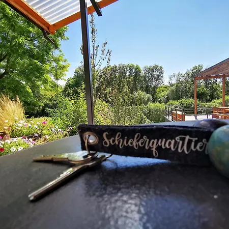 Charmantes Haus Im Gruenen Mit Terrasse Und Carport Erfurt